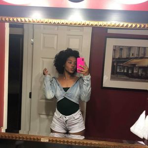 Meet your Posher, Elaine